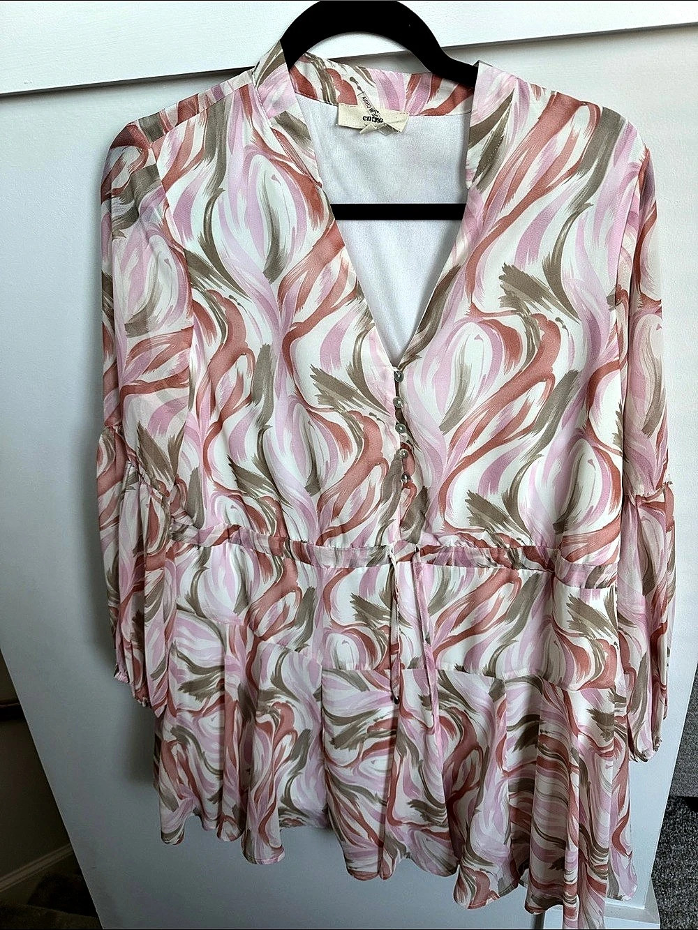 entro Abstract Mini Dress in Pink & White Size Medium Like New